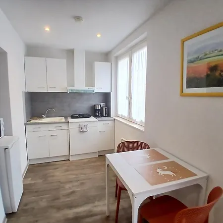 Studio-pierrealex-neuf-parking Privé Apartamento